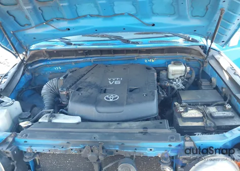 2007 Toyota Fj Cruiser z USA, uszkodzony, nr VIN JTEBU11F670044208